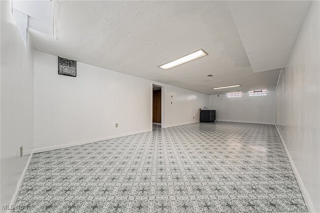 Building Photo - 24111 Edgehill Dr