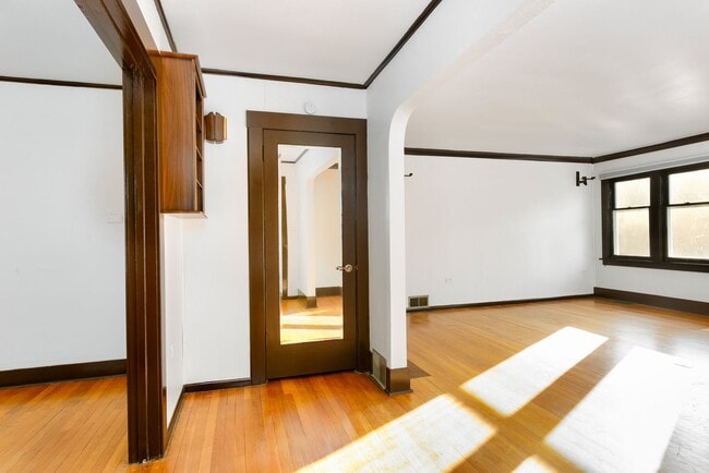 Building Photo - 3 bd 1 bath home