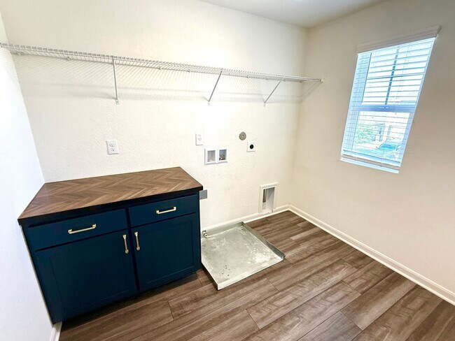 Building Photo - 12823 Cygnus