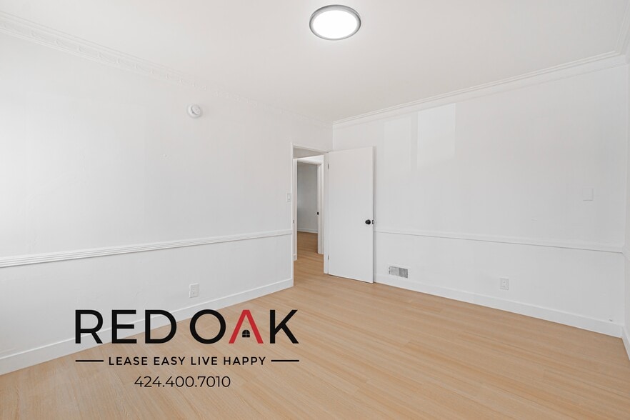 Building Photo - 1622 W 83rd St