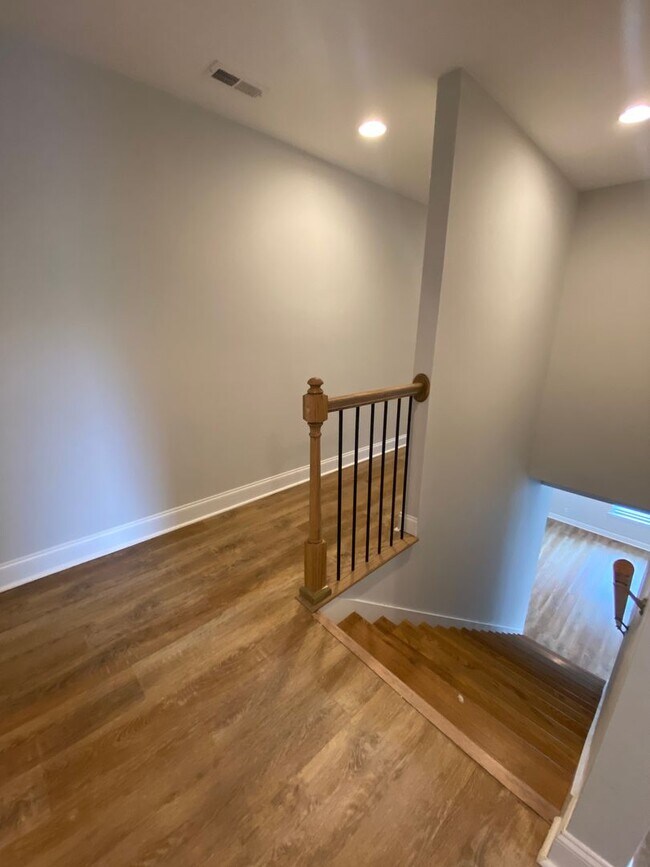 Building Photo - 4 BR, 2 BA, 2 Car Garage | Close to Chattanooga, Volkswagen, FedEx, & Amazon