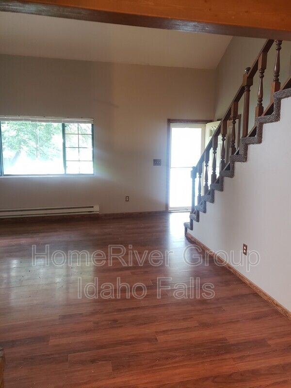 Building Photo - 1545 Bluebird Ln