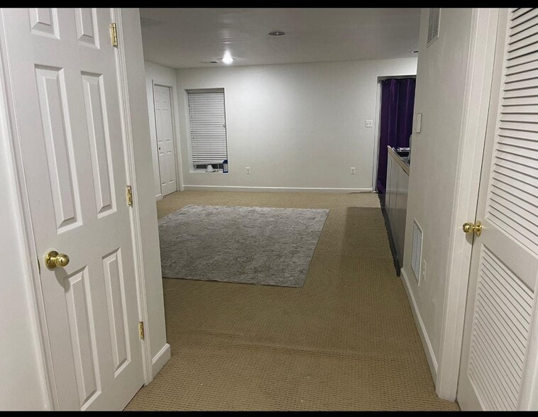 Building Photo - 100 Davidson St