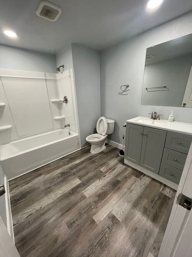 Building Photo - Spacious 3-Bed + Flex Room on Private Fenced 2 Acres, Huge Shop