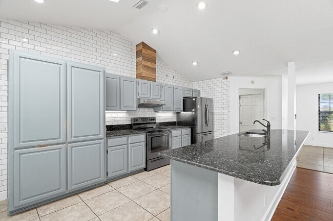 Building Photo - **Available February 2026***Welcome Home :: 3/2 with oversized fenced backyard in Indian Pines!