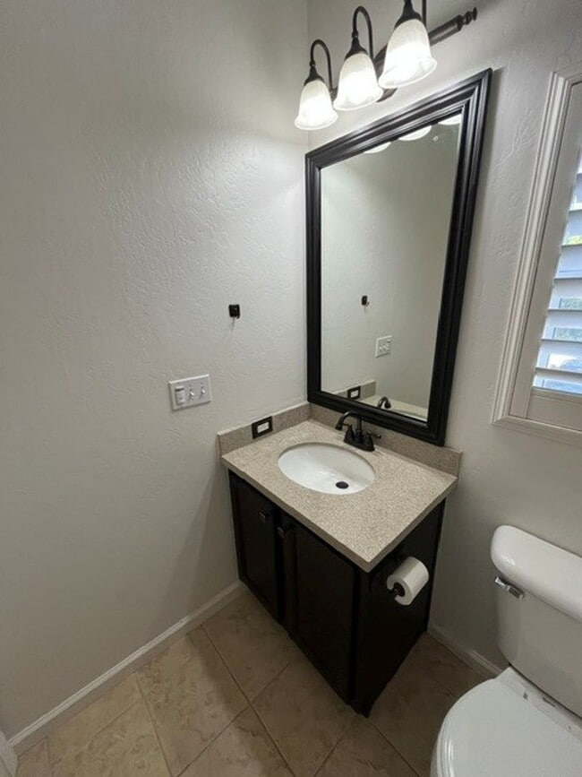 Building Photo - 1534 N Oliveto Ct