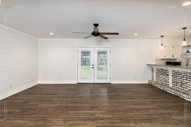Building Photo - Spacious Brick Home in West Mobile!