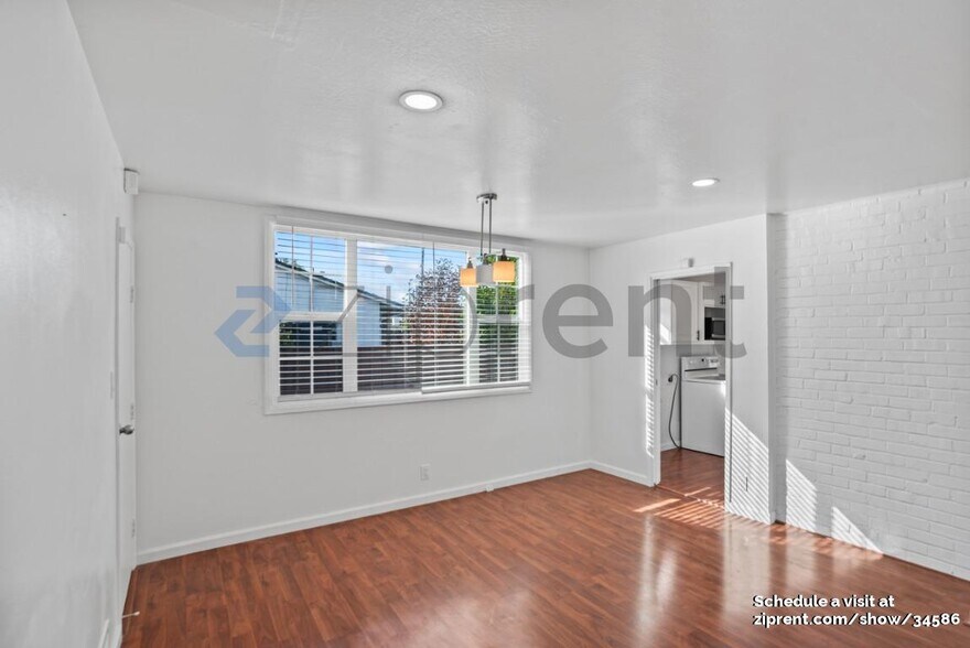 Building Photo - 246 St Andrews St