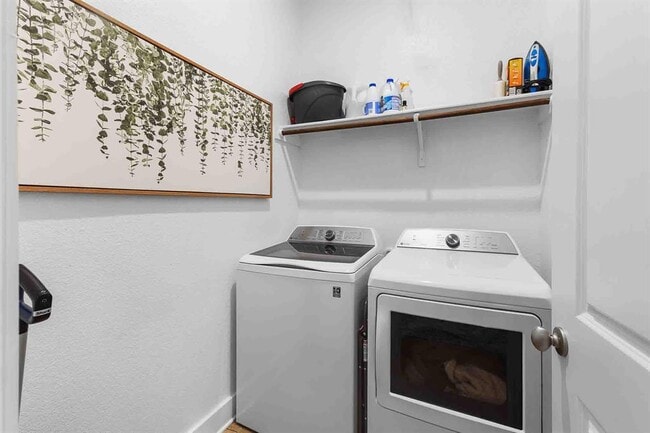 Building Photo - 185 Brooks Ranch Dr