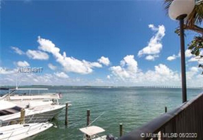 Building Photo - 905 Brickell Bay Dr