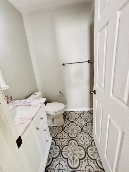 Building Photo - 116 Regents Blvd