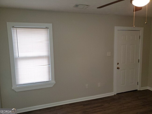 Building Photo - 114 W Mary St