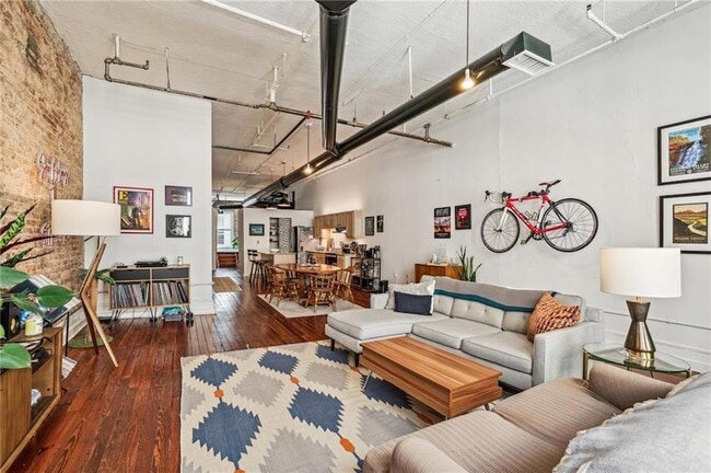 Building Photo - 215 Mitchell St SW