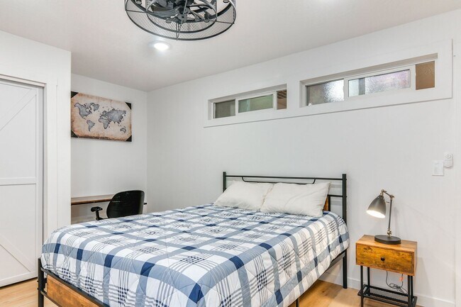 Building Photo - FC A4