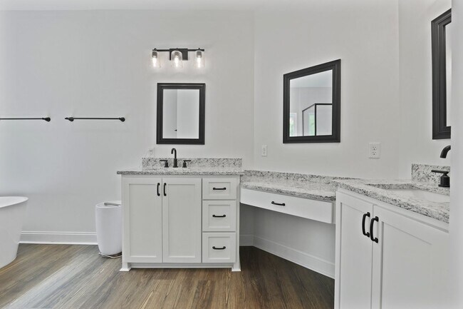 Building Photo - 3 Bedrooms, 2.5 Baths, and Endless Coastal Charm in Townsend, GA