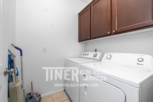 Building Photo - 506 Monet Ln