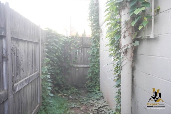 Building Photo - 125 B St