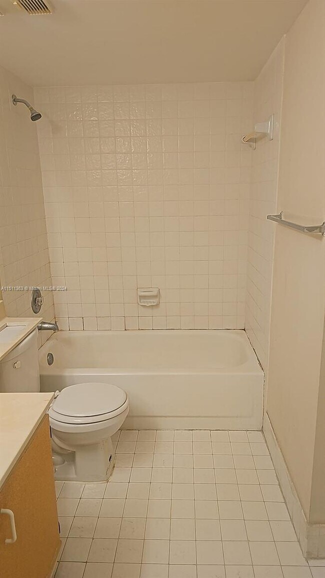 Building Photo - 9877 Westview Dr