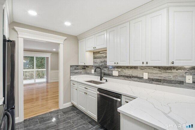 Building Photo - 193 The Meadows