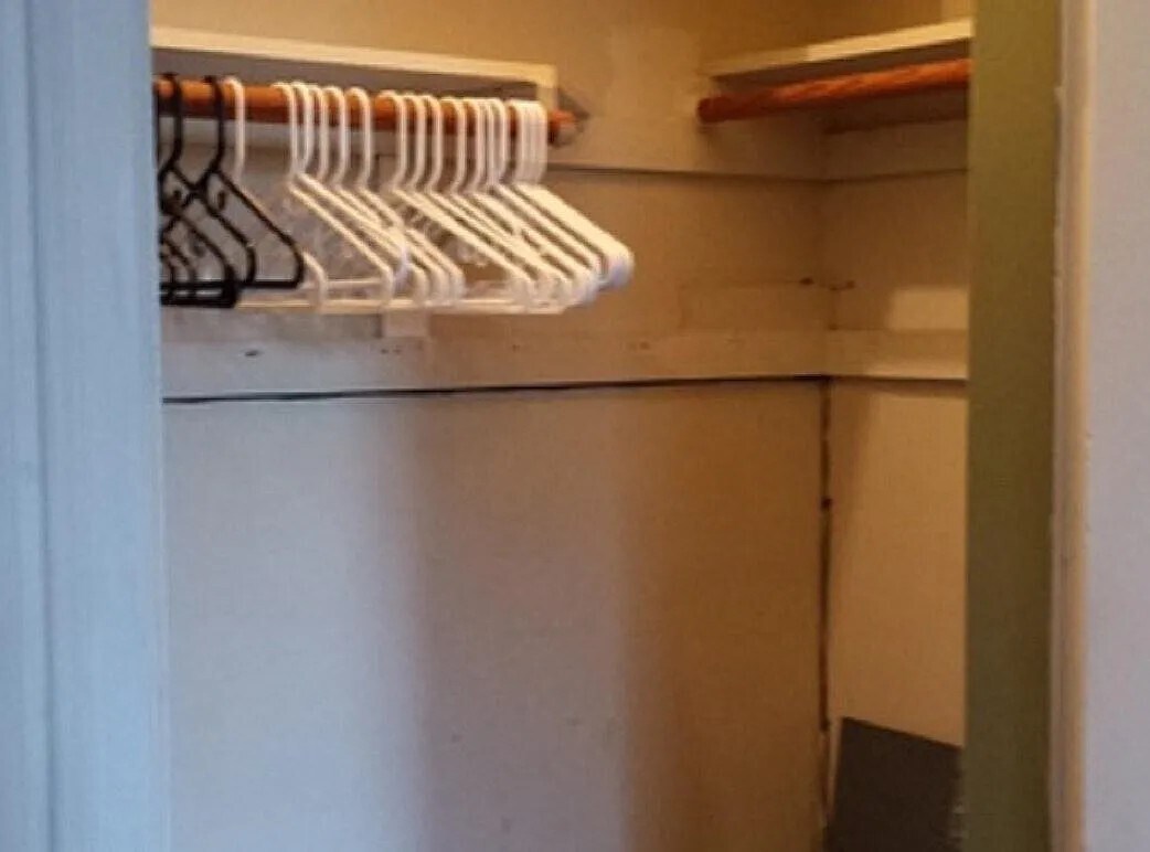 Building Photo - 182 Bowen St