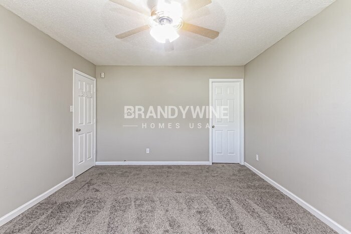 Building Photo - 944 Streamside Dr