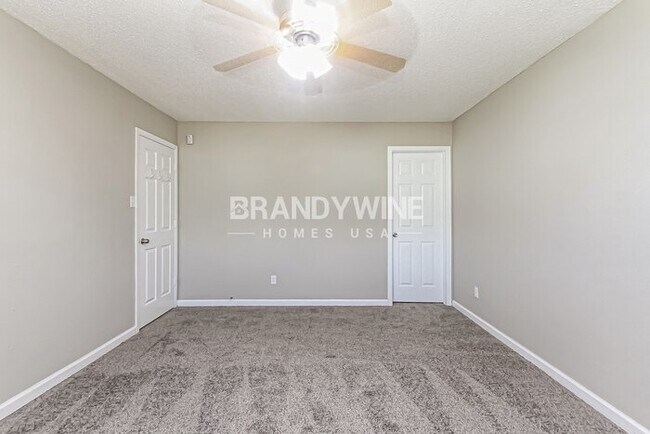 Building Photo - 944 Streamside Dr