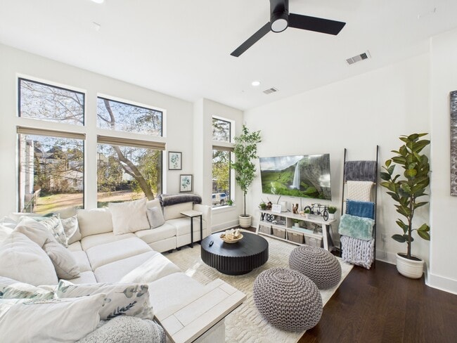 Building Photo - 1404 Spring St