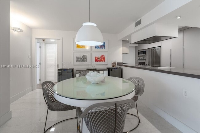 Building Photo - 5757 Collins Ave