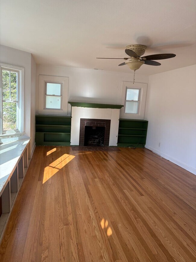 Building Photo - Beautiful Home in Swannanoa available now!