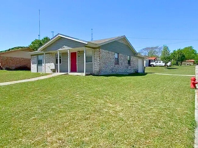 Building Photo - AVAILABLE SOON!