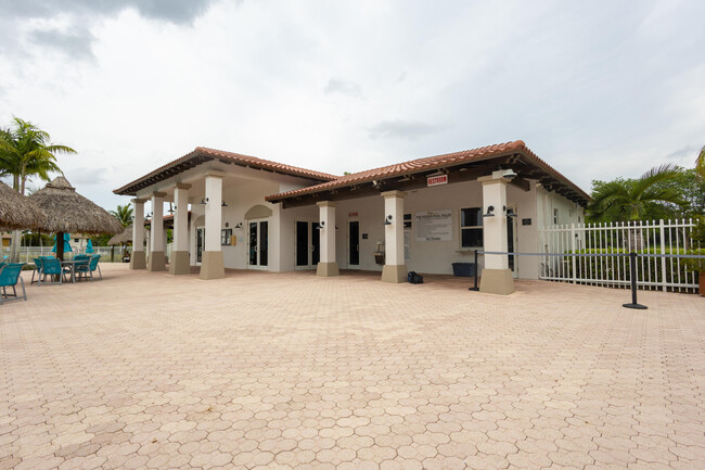 Building Photo - 3719 Oak Ridge Cir