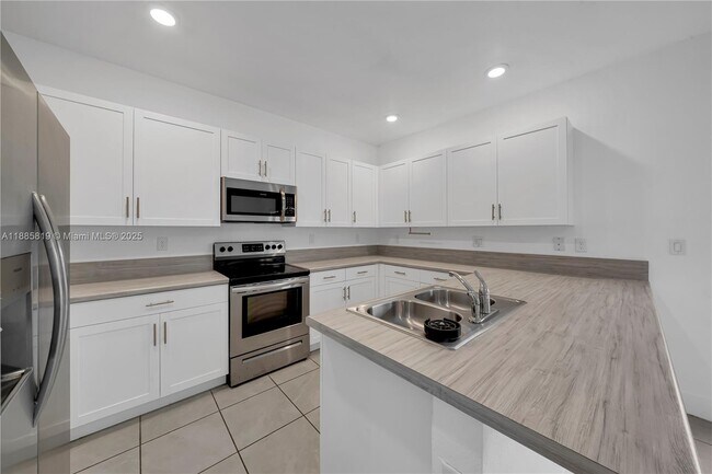 Building Photo - 18320 SW 148th Rd