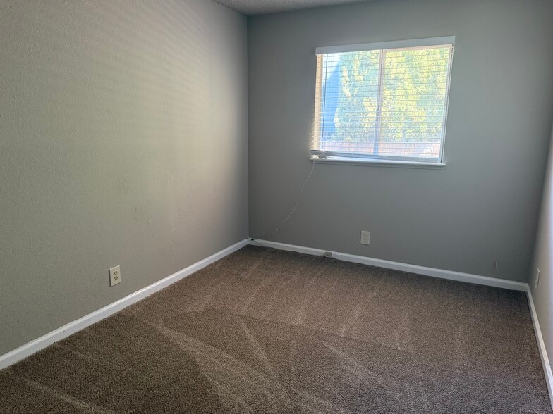 Building Photo - 807 Emperor Dr