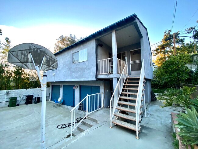 Building Photo - 1653 1/2 Maltman Ave