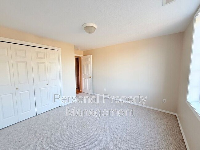 Building Photo - 11608 NE 2nd Ave