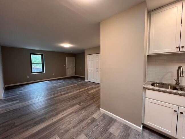 Building Photo - Brand New 2 bedroom Apartment