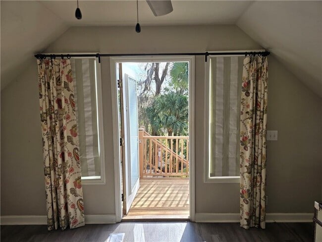 Building Photo - 205 Sutherland Dr