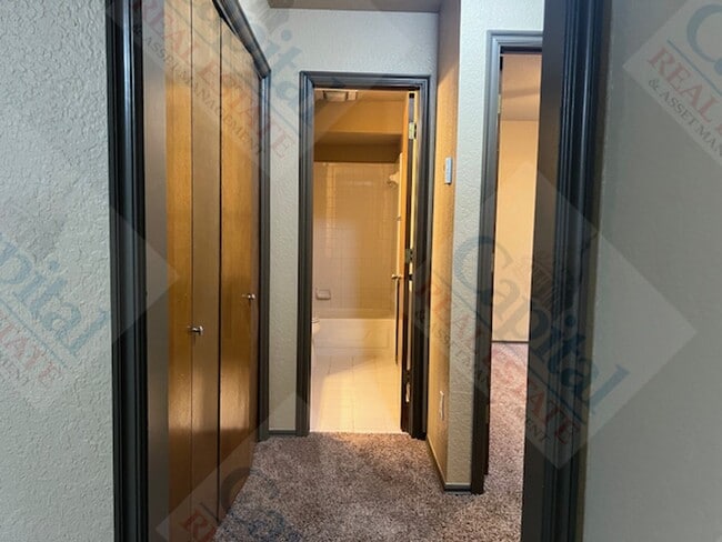 Building Photo - 2 Bedroom Duplex