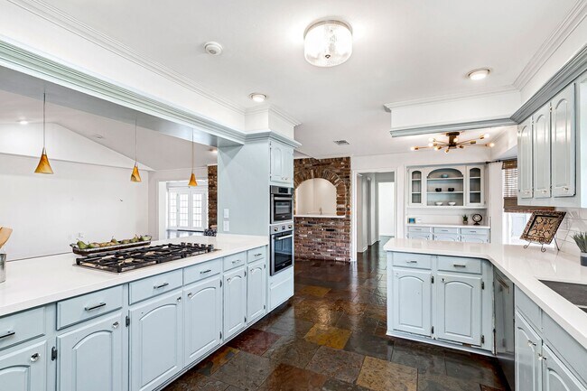 Building Photo - 4204 Pine Park Dr