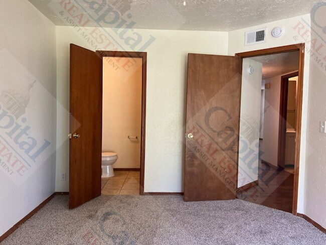 Building Photo - 1322 Glen Oaks Ct