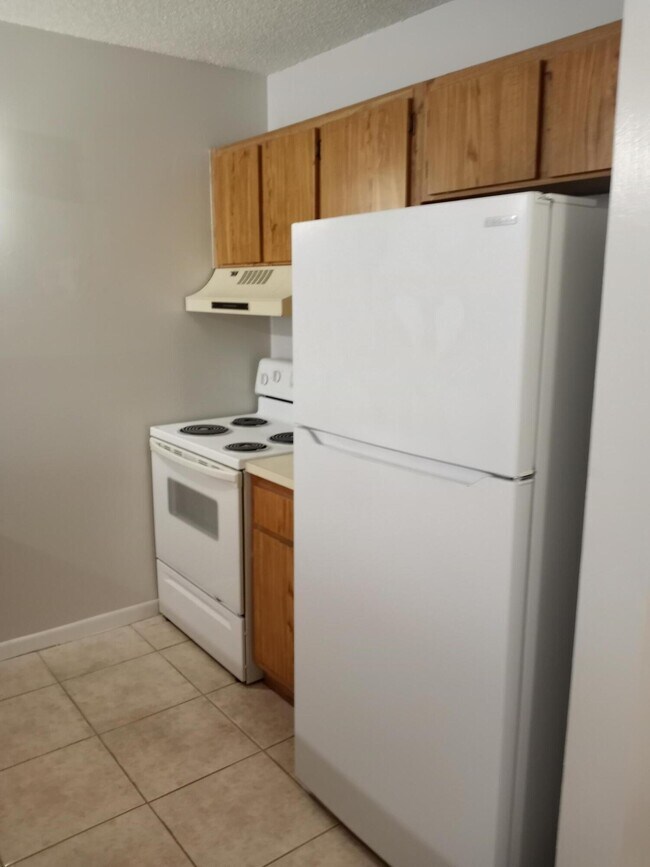 Building Photo - 2771 Riverside Dr