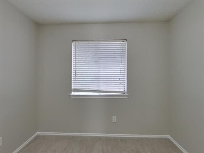 Building Photo - 8711 Croteau Dr