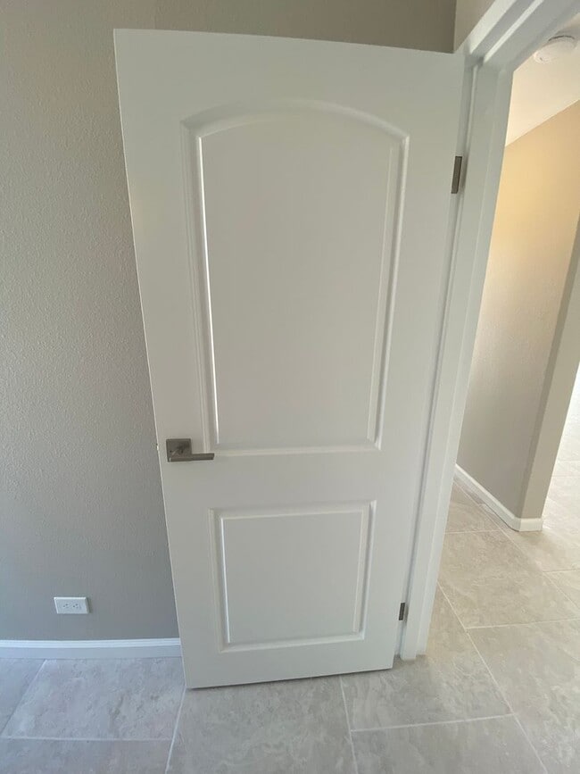 Building Photo - Pacific Beach - 3 blocks to Beach!  2bd/2ba Spacious 6th floor condo remodeled in 2022! Spectacul...