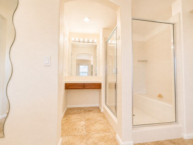 Building Photo - Spacious 5 (or 6) Bedroom House with attached ADU in Winchester for Rent