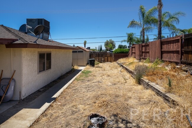 Building Photo - 2510 E Devonshire Ave