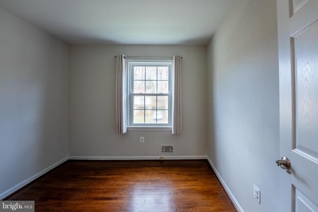 Building Photo - 8209 Mockingbird Dr