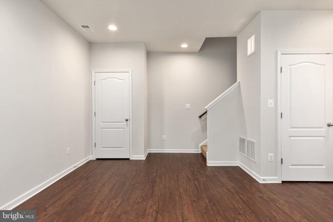 Building Photo - 1805 Evans Rd
