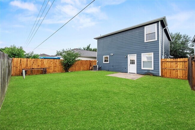 Building Photo - 526 Silky Leaf Dr