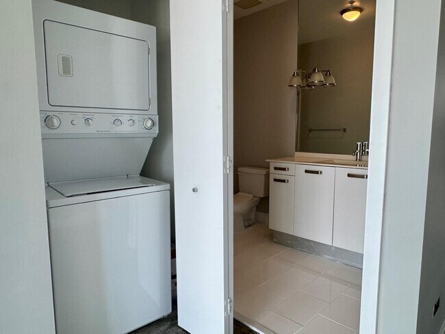 Building Photo - 313 NE 2nd St