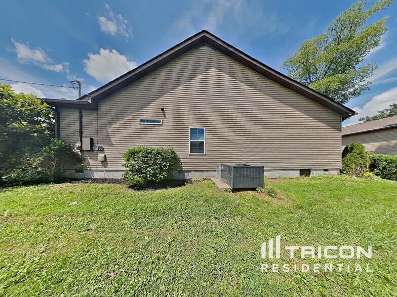 Building Photo - 210 Niagra Ln